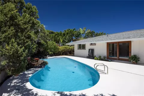 211 Aikahi Loop, Kailua, HI 96734