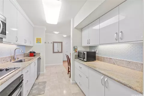 1561 Kanunu St #2107, Honolulu, HI 96814