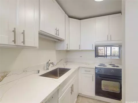 1521 Alexander St #904, Honolulu, HI 96822