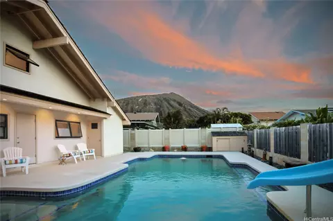 7167 Kukii St, Honolulu, HI 96825