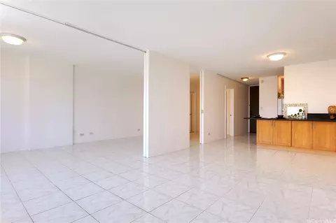 435 Seaside Ave #404, Honolulu, HI 96815