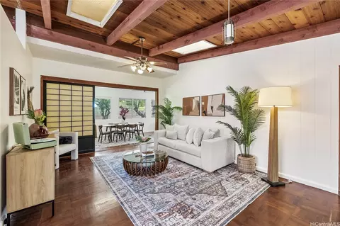 1335 Maalahi St, Honolulu, HI 96819