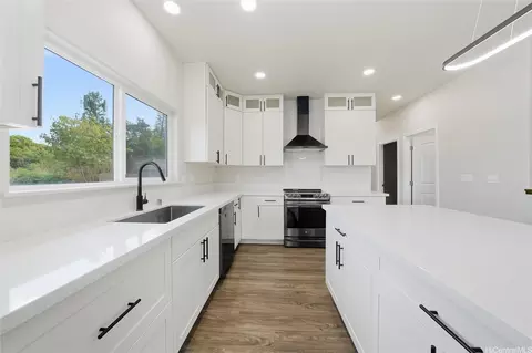 1379 Manu Aloha St # A, Kailua, HI 96734
