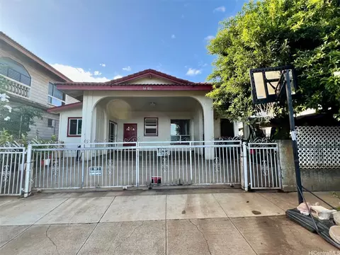 94-816 Kuhaulua St, Waipahu, HI 96797