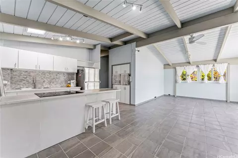 378 Oomano Pl, Honolulu, HI 96825