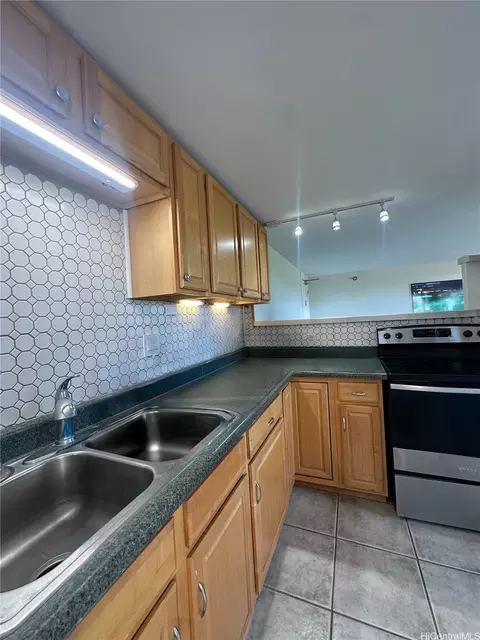 1060 Kamehameha Hwy #806B, Pearl City, HI 96782