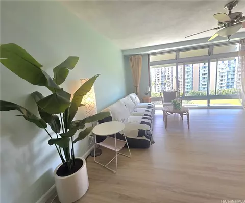 1511 Nuuanu Ave #724, Honolulu, HI 96817