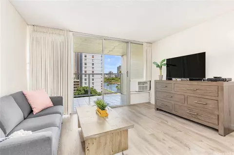 445 Seaside Ave #810, Honolulu, HI 96815