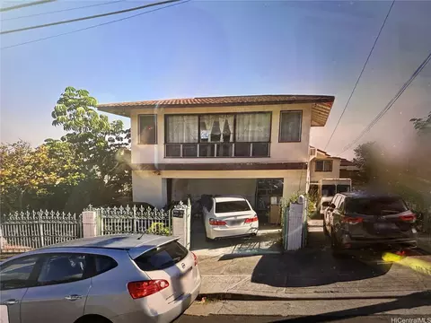 3647 Likini St, Honolulu, HI 96818