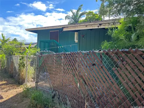 8 Uala Pue Pl # B, Kaunakakai, HI 96748