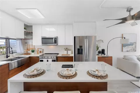 1617 Keeaumoku St #601, Honolulu, HI 96822