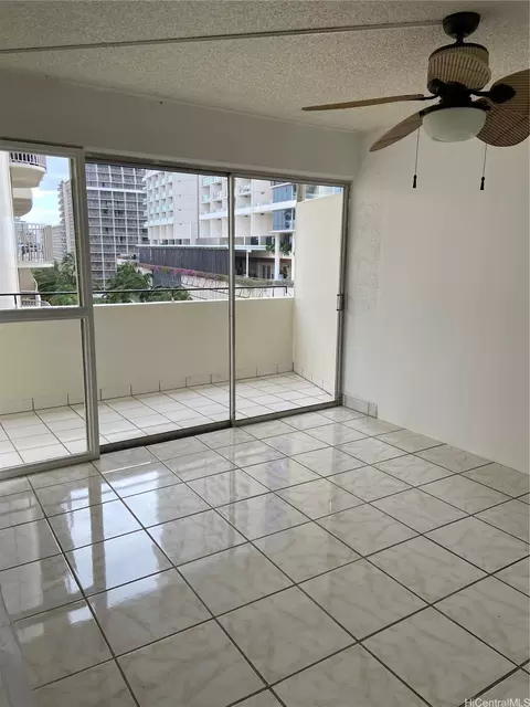 247 Beach Walk #801, Honolulu, HI 96815
