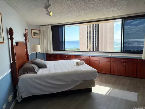 1700 Ala Moana Blvd #3201, Honolulu, HI 96815