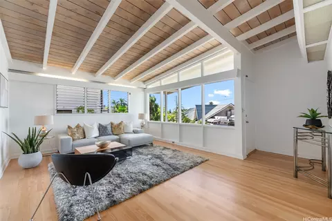 1332 Nehoa St, Honolulu, HI 96822