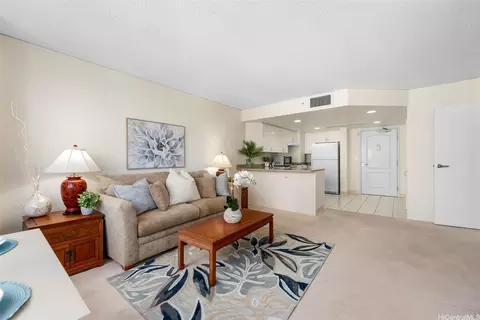 1314 Kalakaua Ave #406, Honolulu, HI 96826