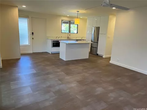 1457 Hunakai St #4, Honolulu, HI 96816