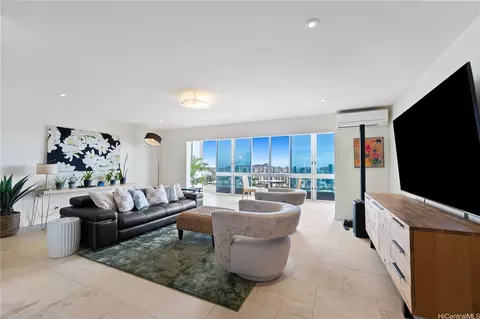 999 Wilder Ave #1703, Honolulu, HI 96822
