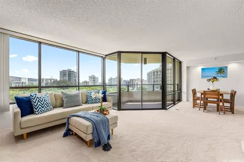 1525 Wilder Ave #904, Honolulu, HI 96822
