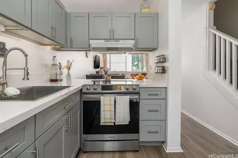46-232 Kahuhipa St #D202, Kaneohe, HI 96744