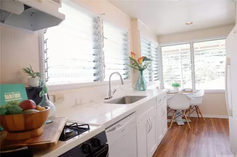 2813 Dow St, Honolulu, HI 96817