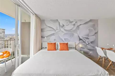 364 Seaside Ave #1808, Honolulu, HI 96815