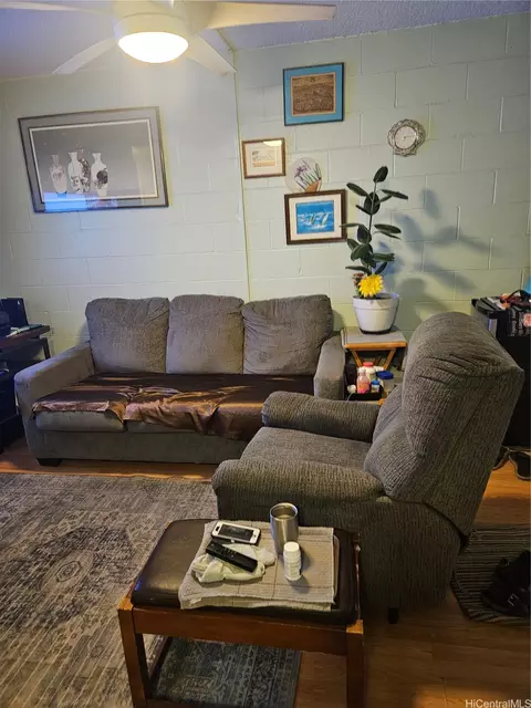 1514 Dillingham Blvd #206, Honolulu, HI 96817