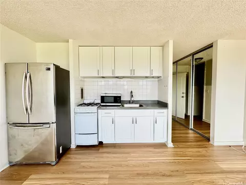 1550 Wilder Ave #A612, Honolulu, HI 96822