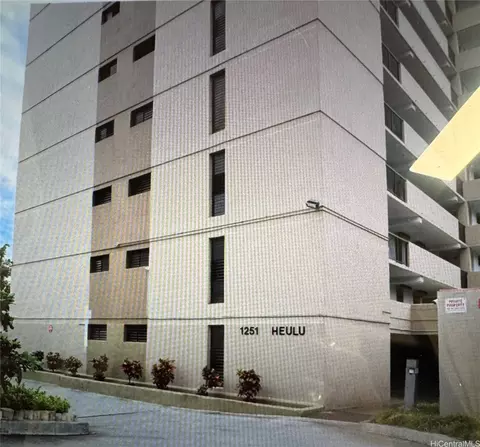 1251 Heulu St #402, Honolulu, HI 96822