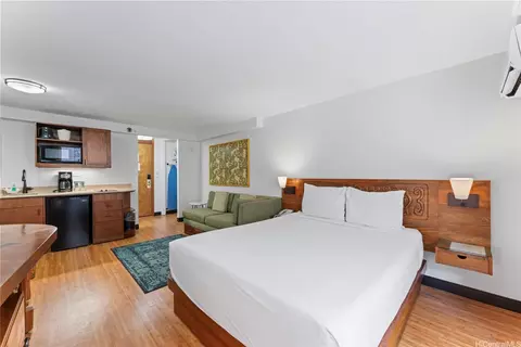 2425 Kuhio Ave #303, Honolulu, HI 96815
