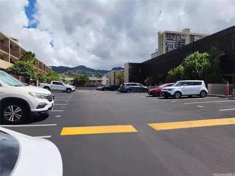 1524 Pensacola St #210, Honolulu, HI 96822