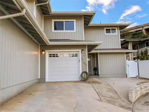 94-556 Koaleo St #B, Waipahu, HI 96797