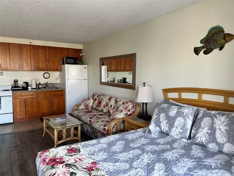364 Seaside Ave #1210, Honolulu, HI 96815