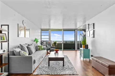 1015 Ala Napunani St #802, Honolulu, HI 96818