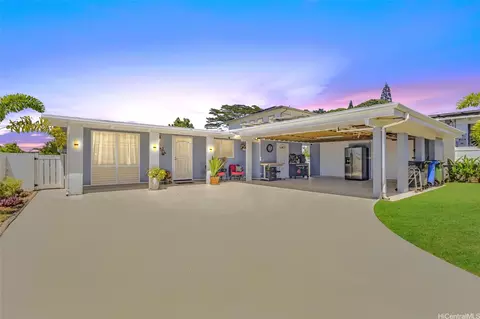 2306 Komo Mai Dr, Pearl City, HI 96782