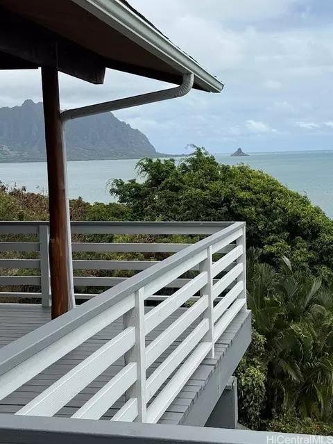 47-392 Mawaena St, Kaneohe, HI 96744
