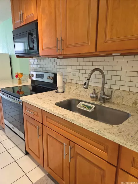 425 Ena Rd #B804, Honolulu, HI 96815