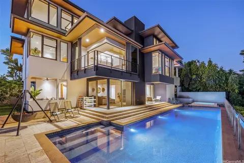 2960 Laola Pl, Honolulu, HI 96813