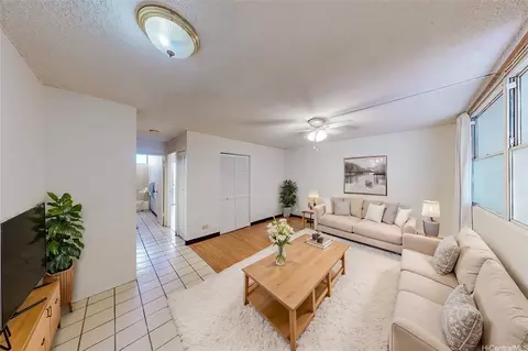 1911 Kalakaua Ave #411, Honolulu, HI 96815