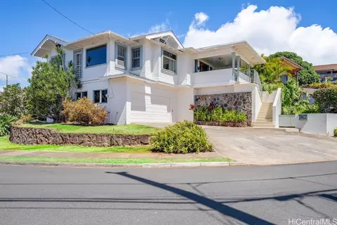 3746 Pukalani Pl, Honolulu, HI 96816