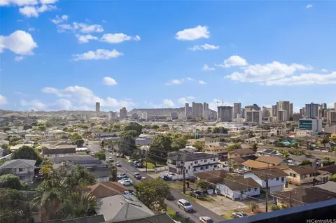 1505 Alexander St #806, Honolulu, HI 96822