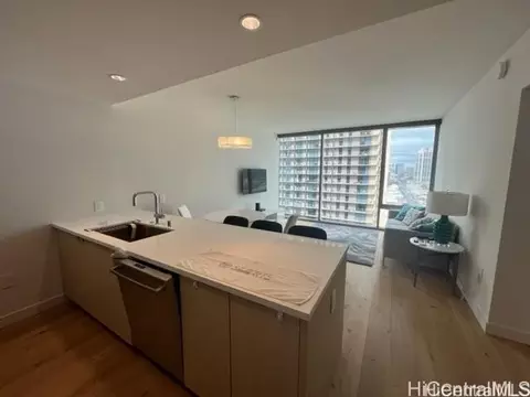1001 Queen St #1413, Honolulu, HI 96814