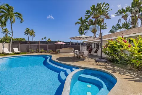 676 Mokapu Rd, Kailua, HI 96734