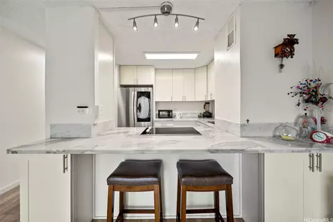 731 Amana St #402, Honolulu, HI 96814