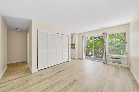 3721 Kanaina Ave #313, Honolulu, HI 96815