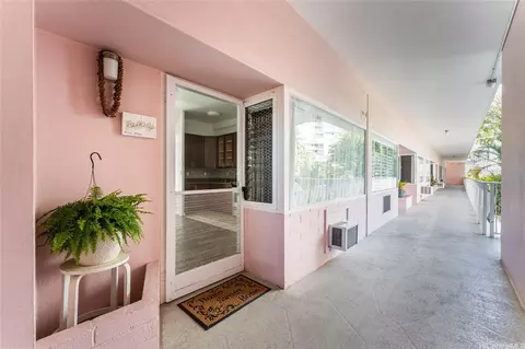 1020 Green St #208, Honolulu, HI 96822