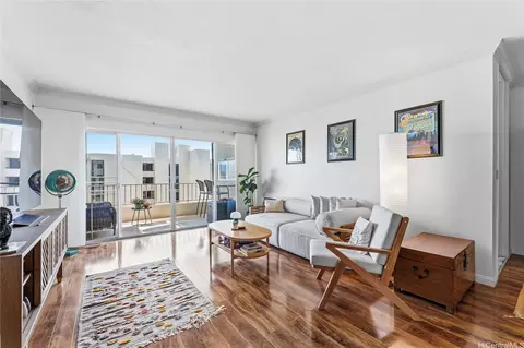 1001 Wilder Ave #602, Honolulu, HI 96822