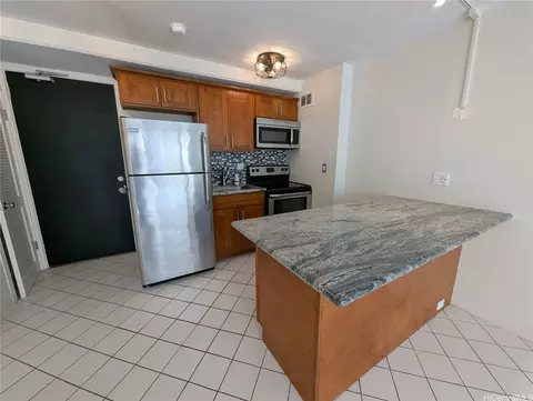 445 Kaiolu St #402, Honolulu, HI 96815