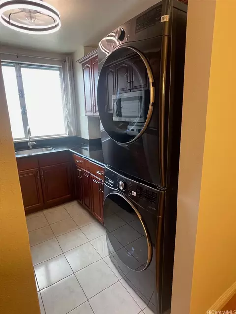 1555 Pohaku St #B202, Honolulu, HI 96817