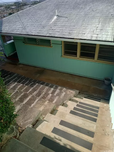 1914 Naio St, Honolulu, HI 96817