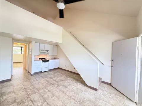 2860 Waialae Ave #4, Honolulu, HI 96826
